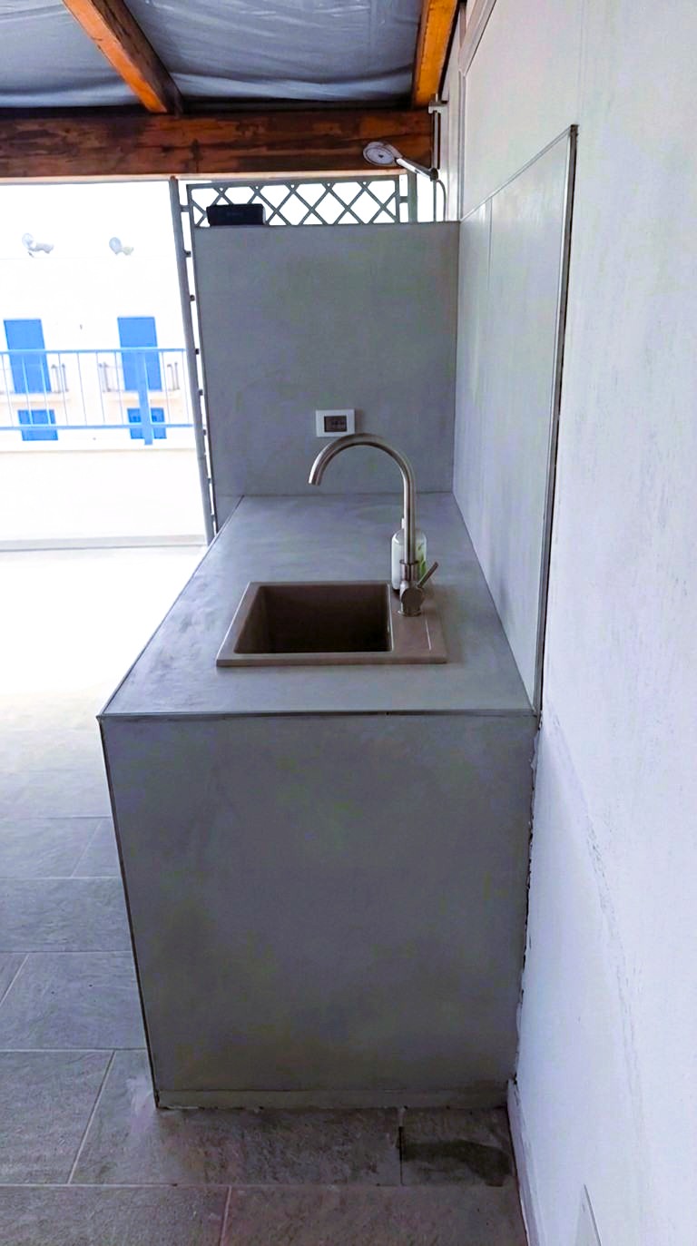 Angolo cucina esterna sul terrazzo