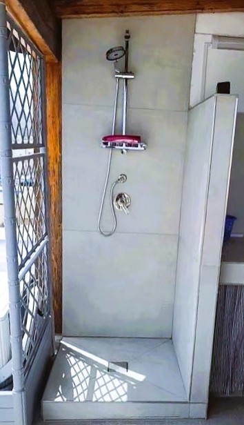 Doccia esterna sul terrazzo